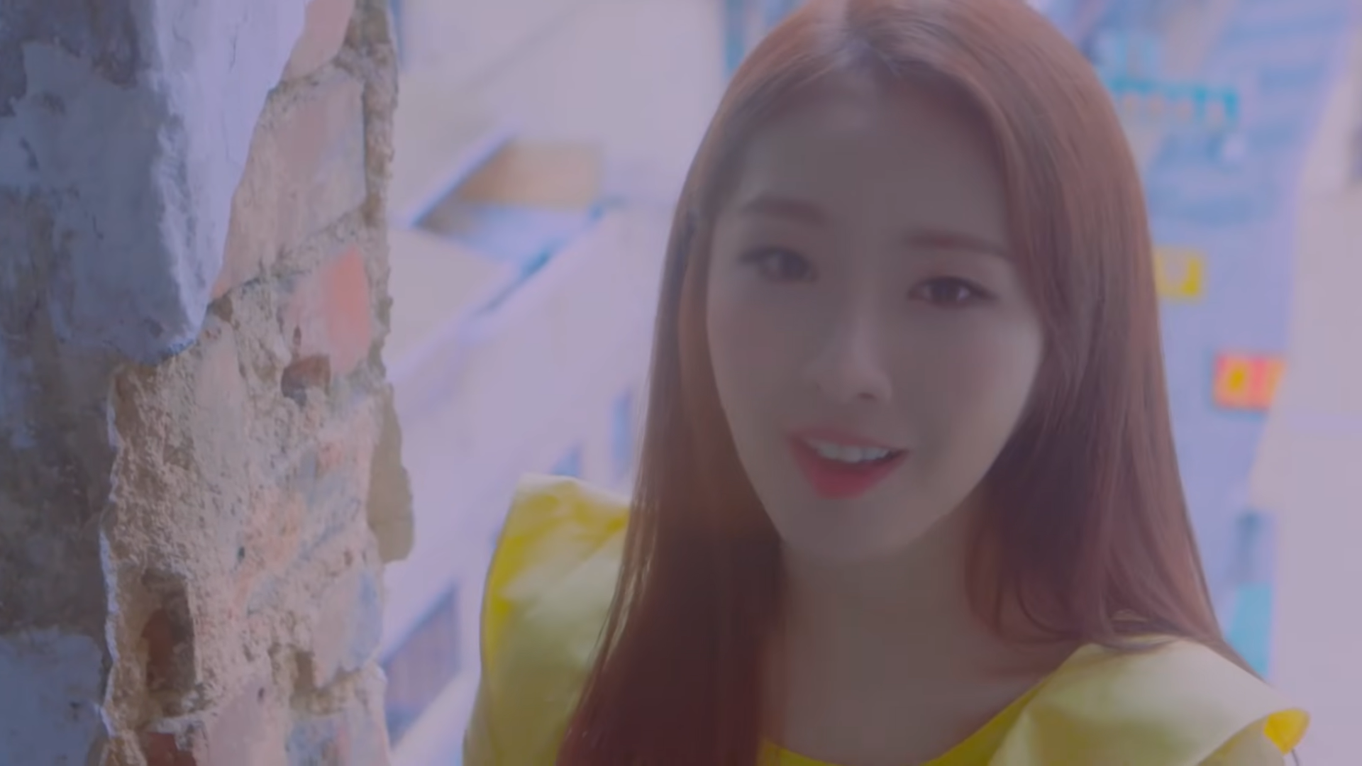Haseul singing.